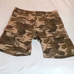 Lincoln Outfitters 38 Green Camouflage Shorts